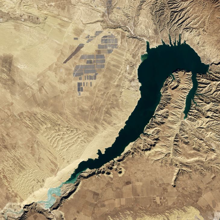 Longyangxia Dam Solar Park. Fot. USGS/NASA Landsat